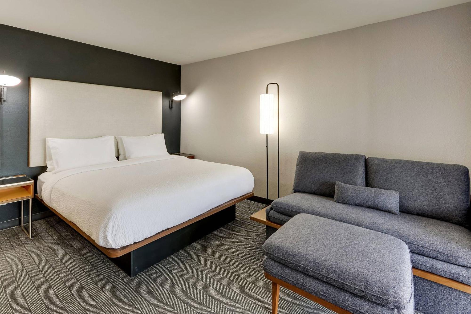Courtyard Lexington South/Hamburg Place Bagian luar foto