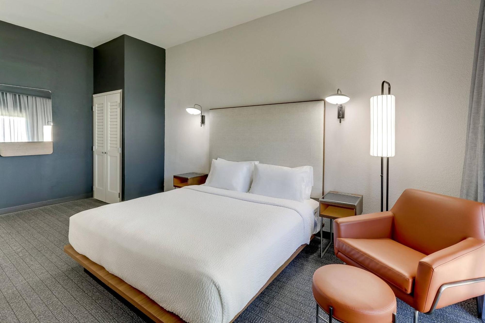 Courtyard Lexington South/Hamburg Place Bagian luar foto