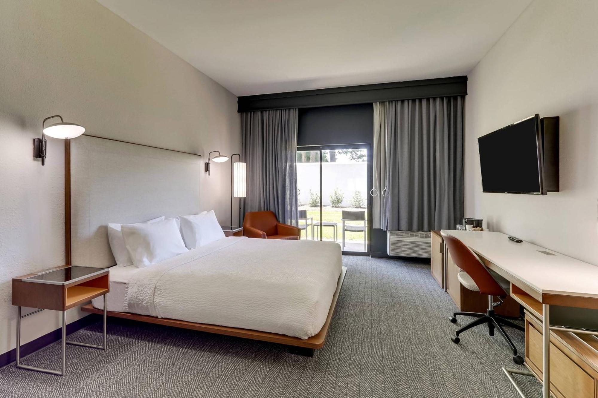 Courtyard Lexington South/Hamburg Place Bagian luar foto